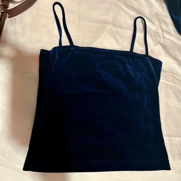 Blue Velvet Three-Piece Set - Picture 8 of 9